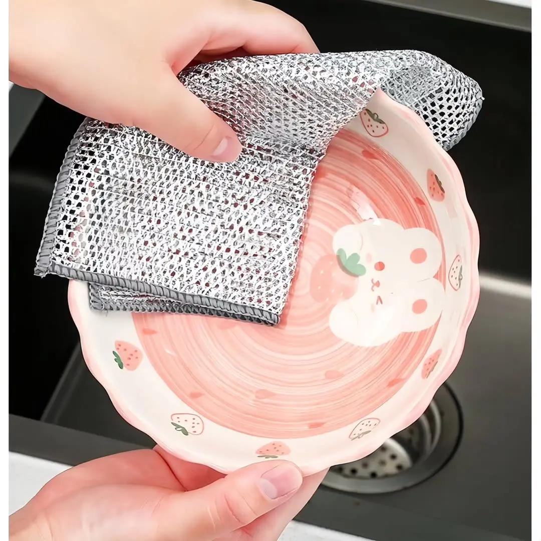 Gap-gaç ýuwmak üçin niýetlenen metal süpürgiç