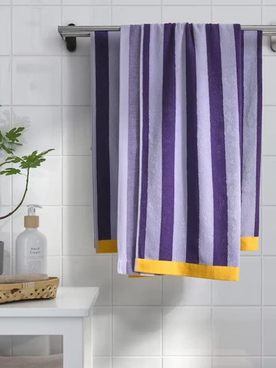Банное полотенце IKEA ENSKOTTMAL сиреневый/полосатый,70x140 см