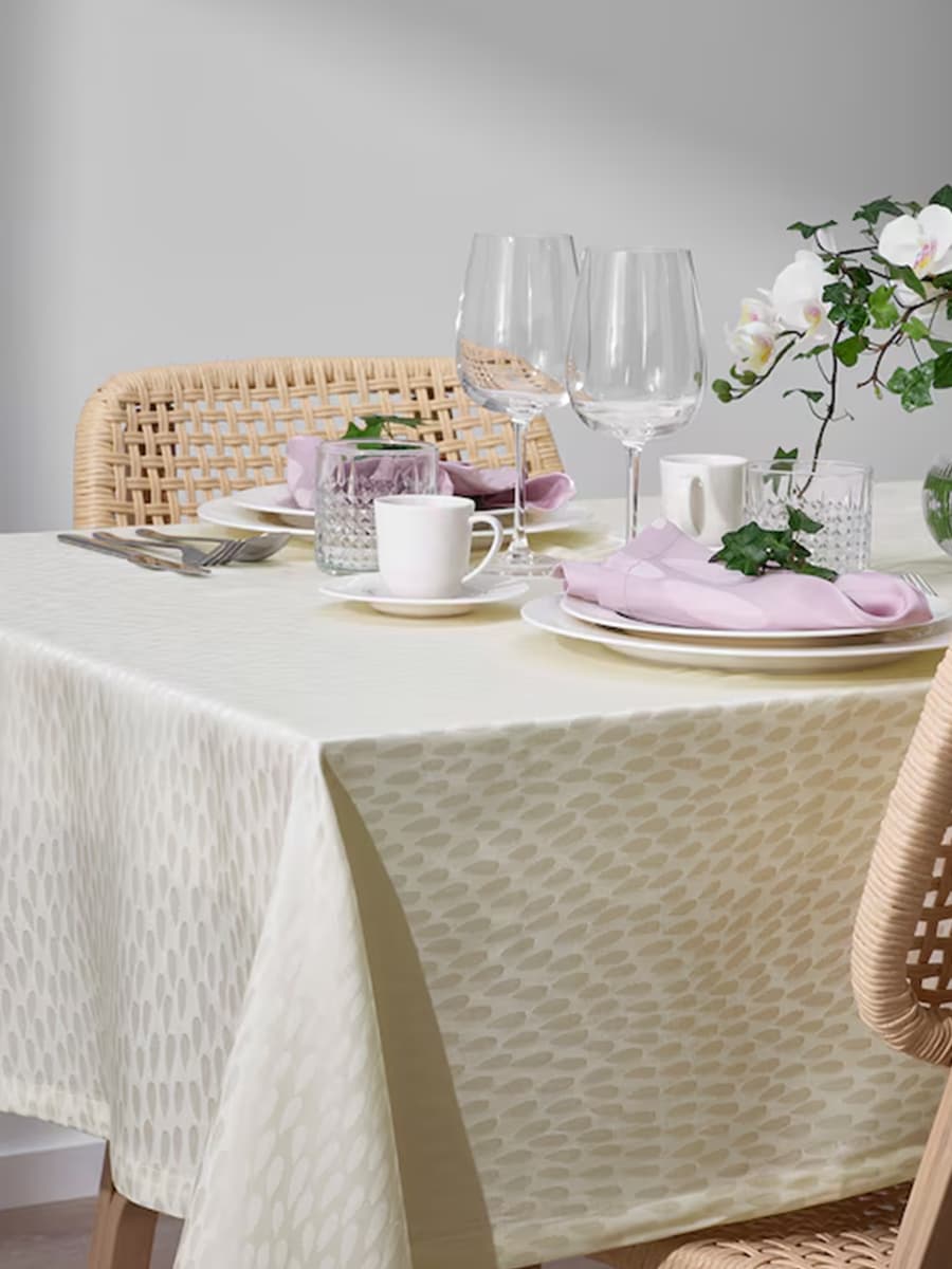 Скатерть IKEA LIGUSTER белая с рисунком 145х240 см